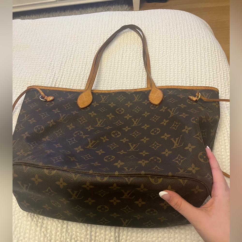 LV never full tote USED